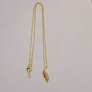 Elegant Gold Leaf Pendant Necklace